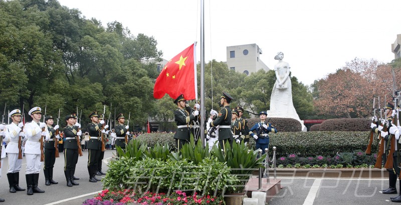 江西師范大學舉行2018年元旦升旗儀式