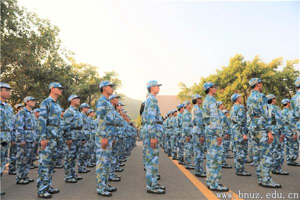 北京師范大學(xué)珠海分校2017級學(xué)生軍訓(xùn)正如火如荼開展