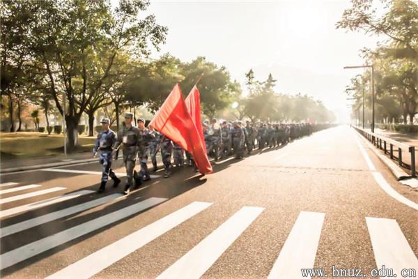 北京師范大學(xué)珠海分校2017級學(xué)生軍訓(xùn)正如火如荼開展