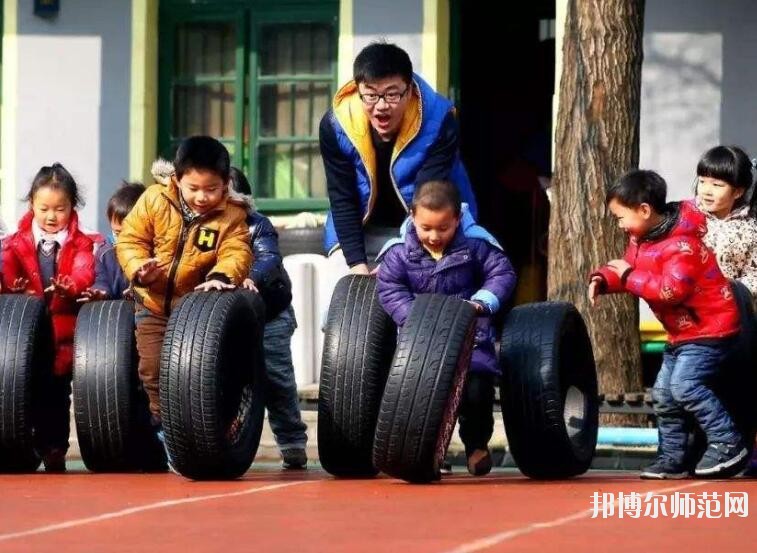 重慶2021年男生讀幼師學(xué)校好嗎